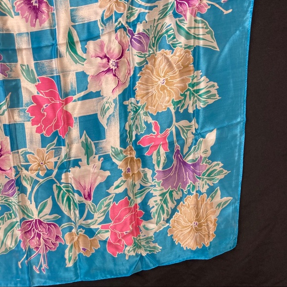 Oscar de la renta floral on lattice printed silk square scarf - Picture 5 of 10